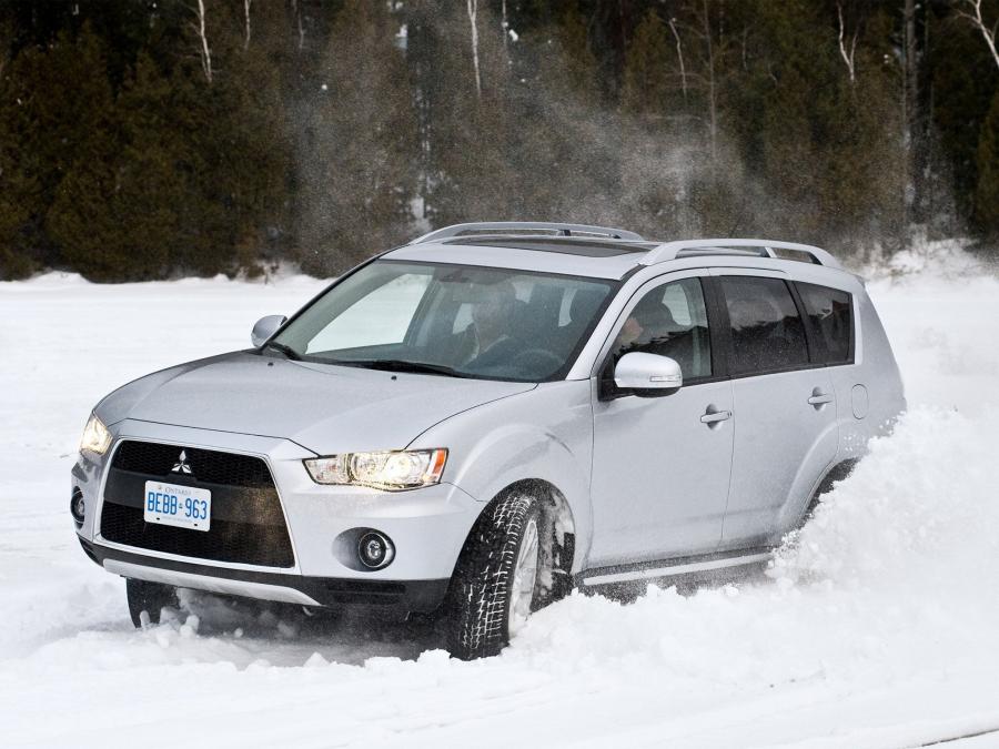  Mitsubishi Outlander 2009 года  (US) (фото 7 из 41)